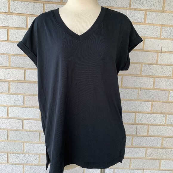 BANANA REPUBLIC V-NECK TEE SIZE M SHORT ROLL SLEEVE 56% COTTON 38% MODAL 6% SPAN - Picture 2 of 8